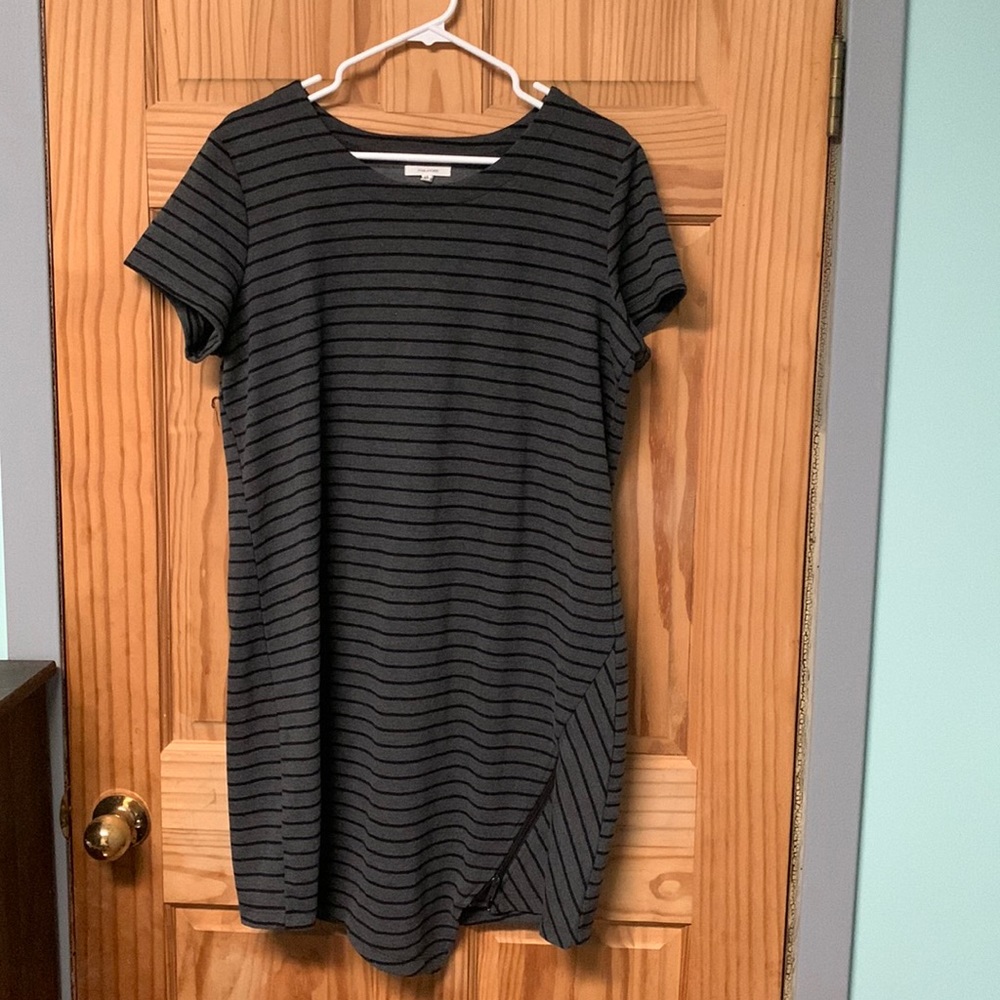XL Gray w/Black striped, t-shirt feel Maurices dress